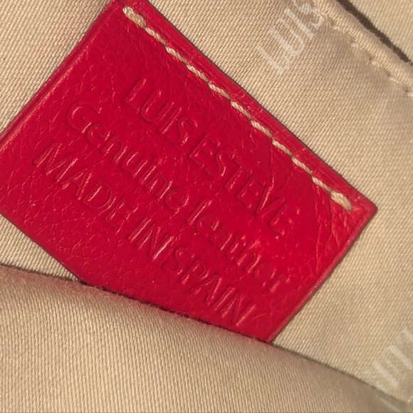 Luis Esteve red shoulder bag. - Picture 9 of 13